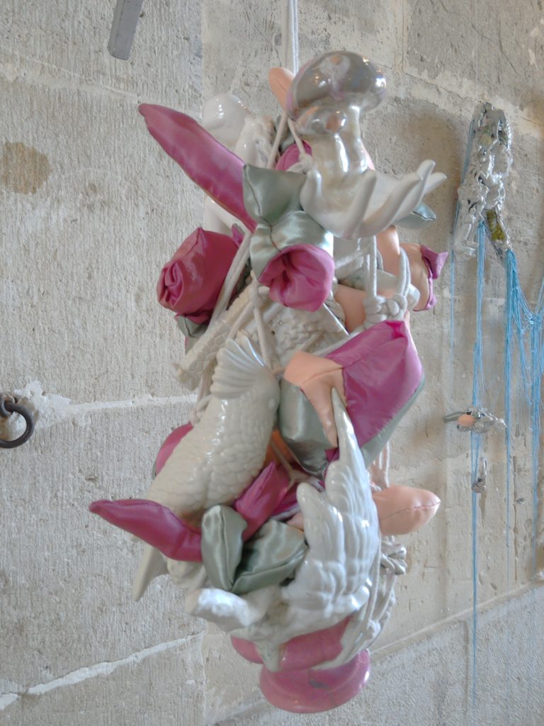 Sculpture textile/céramique suspendue