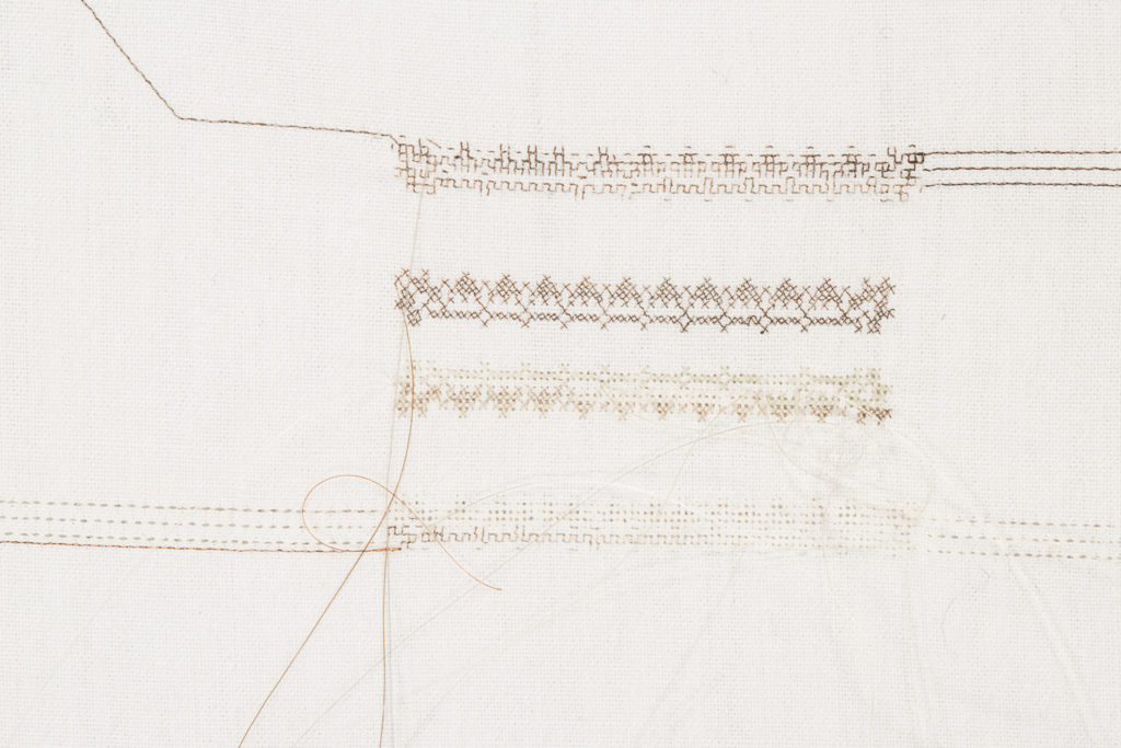 alice calm-cheveux broderie_ improvisation_constellation du dragon_détail 17_kevin buy