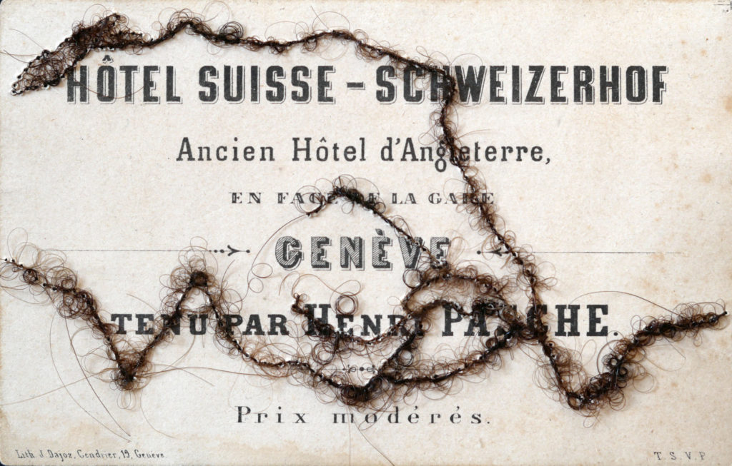 alice calm_broderie cheveux_ carte hôtel recto