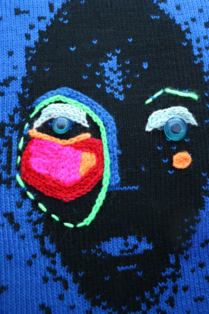 paty_vilo_visage_noir_sur_fond_bleu_detail