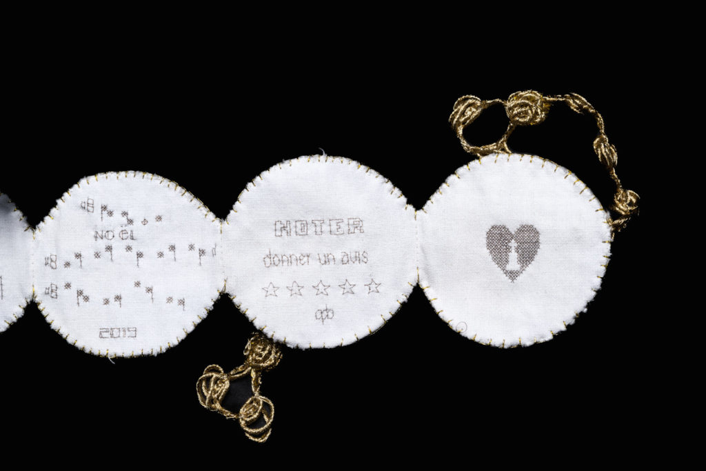 alice calm_cheveux_broderie_ livre bouton_ad vitam 03_valeria pacella