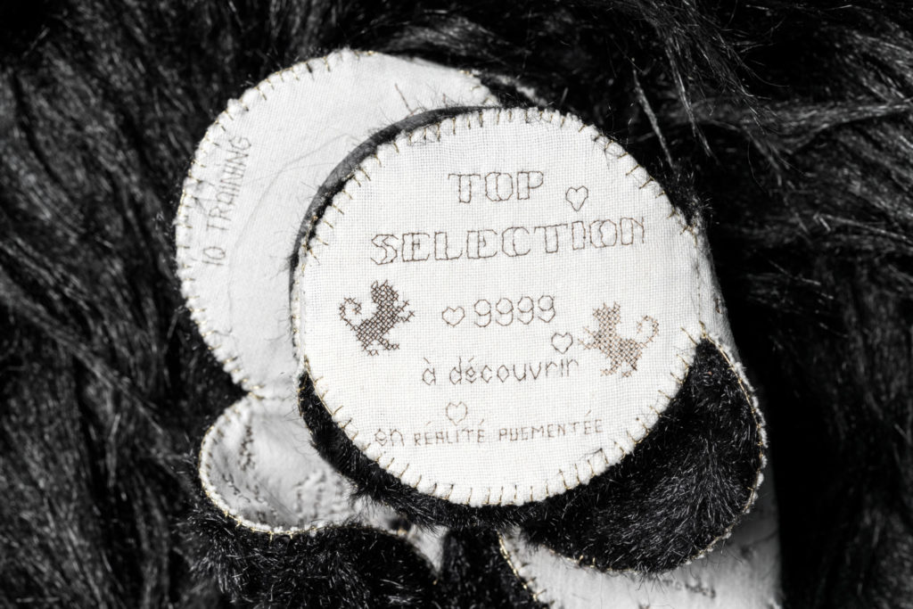 alice calm_cheveux broderie_ livre bouton_ cat's dream_ valeria pacella _07