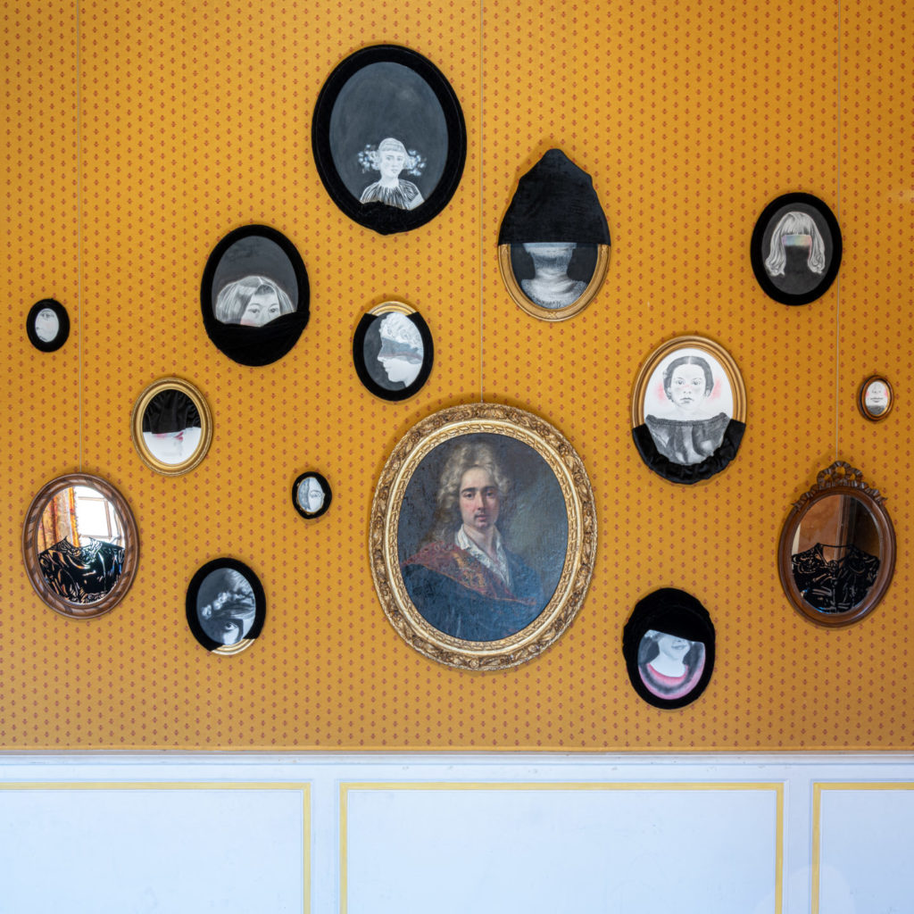 c_debattista_installation_portraits1
