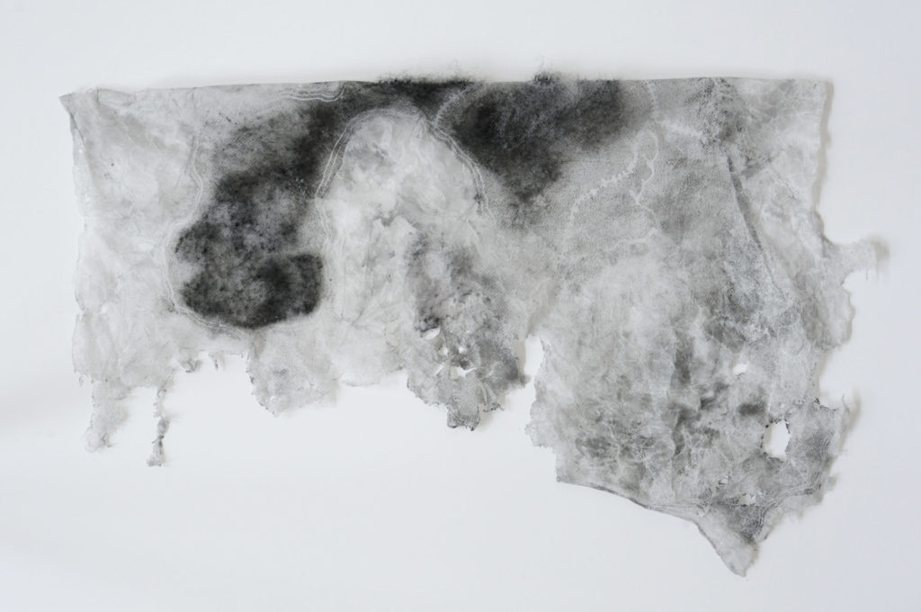 Anne Laval- Linceul du Monde (fragment) 6-2024-70:50 cm - impression sur voile d'hivernage brulée, cirée, et piquée de laine