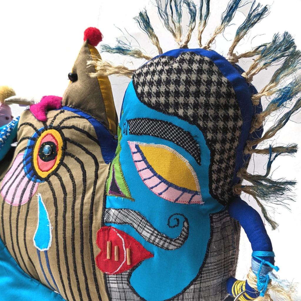 Jaky_La_Brune_sculpture_hug_detail3