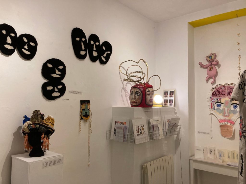 christine_smilovici_le_chapeau_de_sainte_lucie_exposition_le_cri_de_la_parure_01