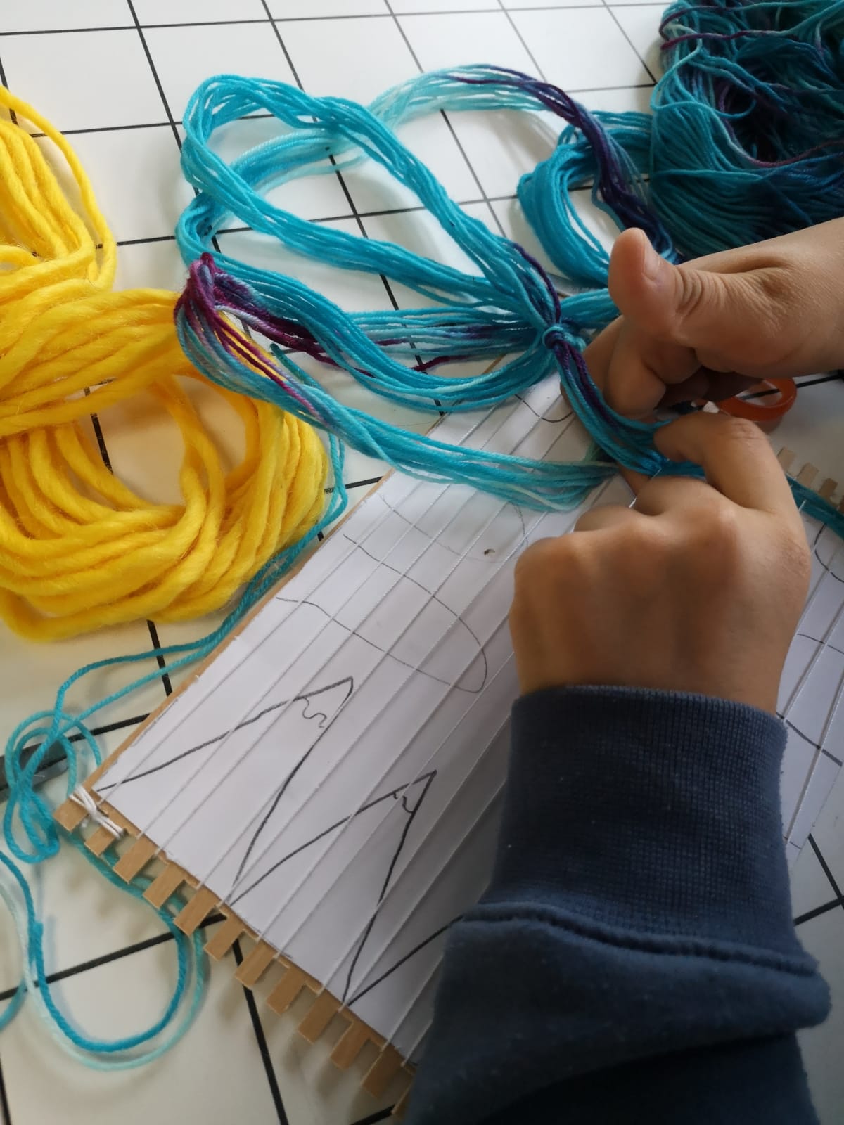 WhatsApp Image 2025 01 21 at 20.08.03 - Les ateliers suspendus : Du fil au tissage - Quimper Brest